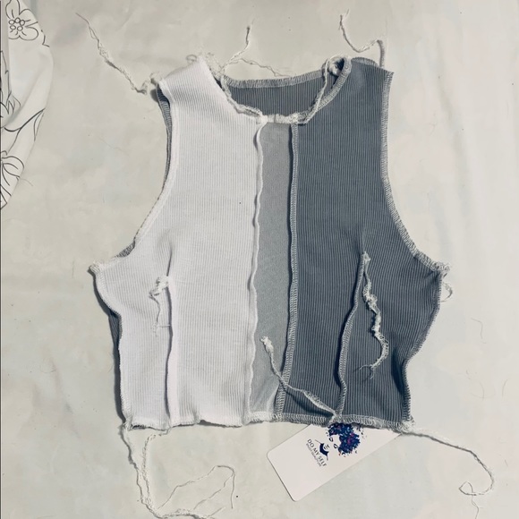 BNWT trendy patchwork crop top - Picture 2 of 2